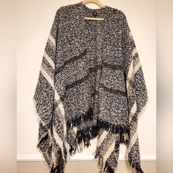 Cream/Black/Grey Tartan / Knit Cape - Picture 1 of 5